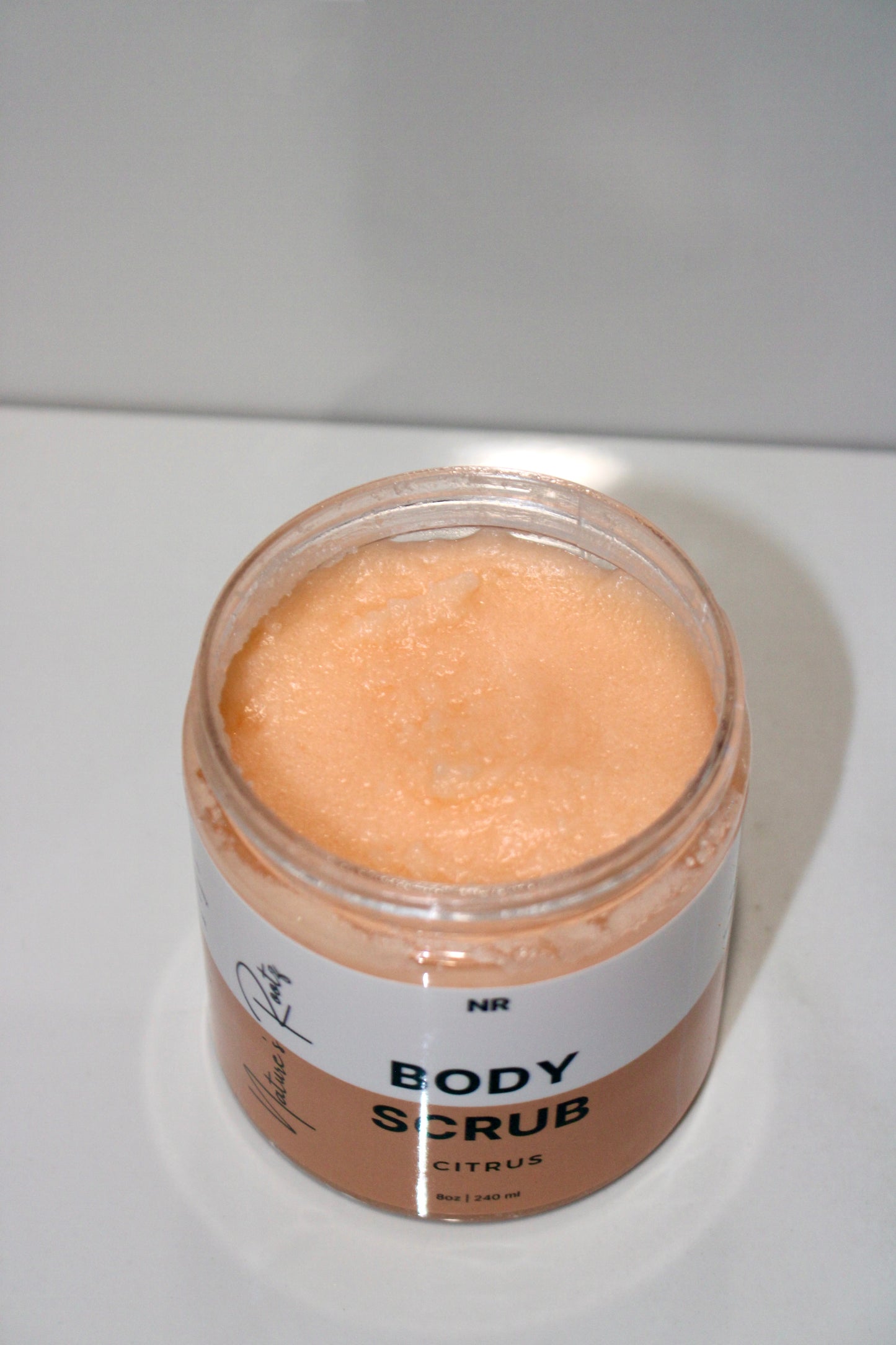 Exfoliante para el cuero cabelludo y el cuerpo con cítricos